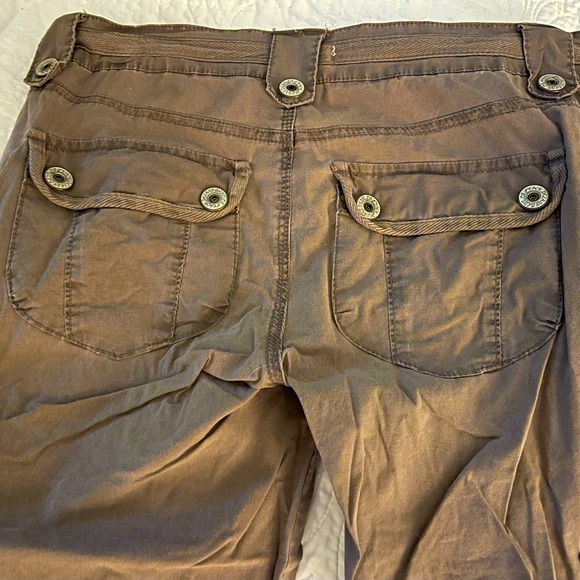 Department of Peace Camo Green-Brown Cargo Capri with cinched string hem Size 7 - Picture 6 of 7